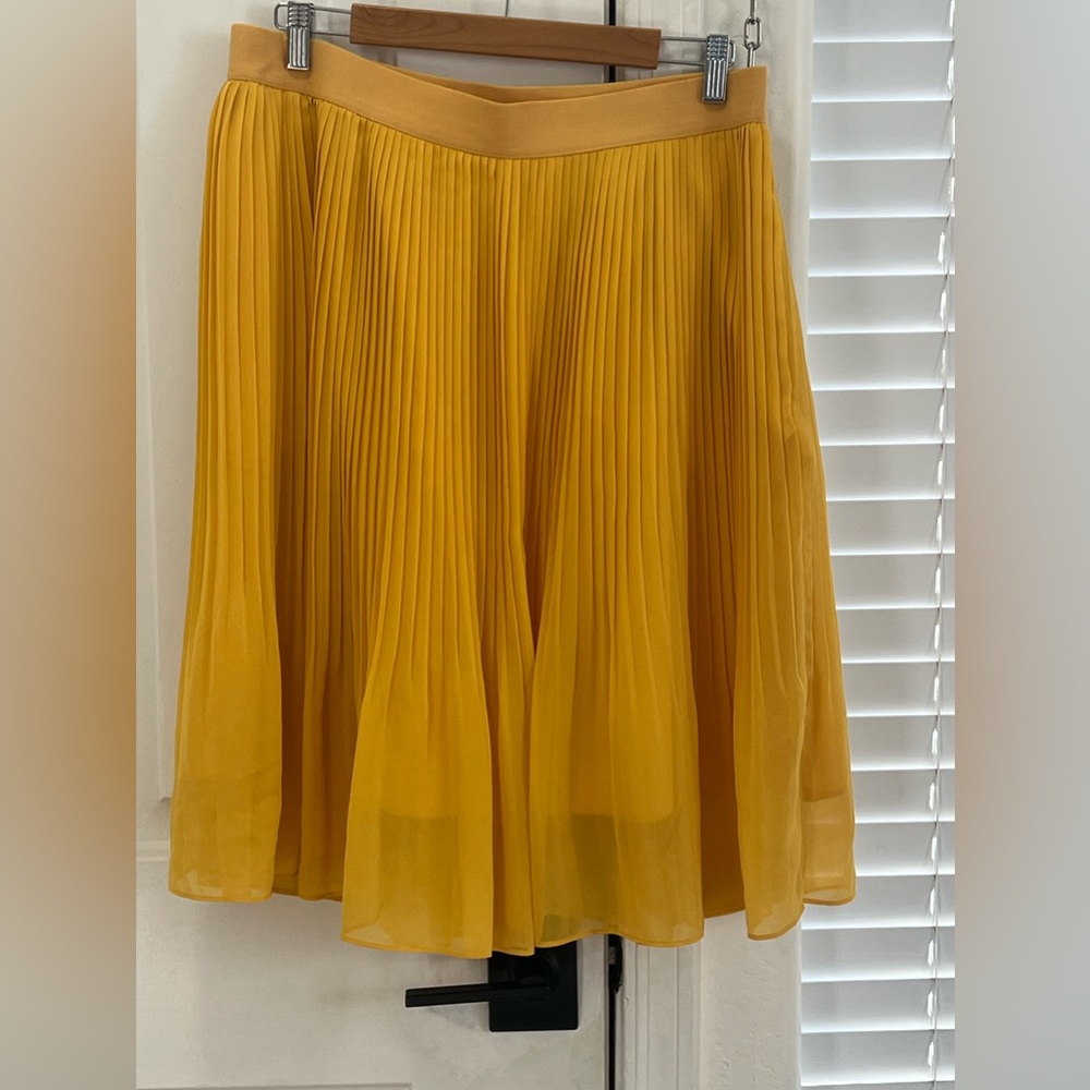 Golden Yellow Pleated Chiffon Skirt WITH POCKETS - L